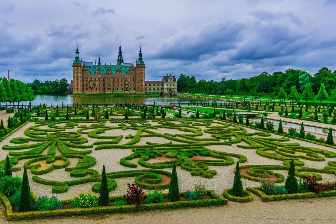Stylish 4 Bedroom Apartment In Cph City Copenhagen 0*,  Denmark